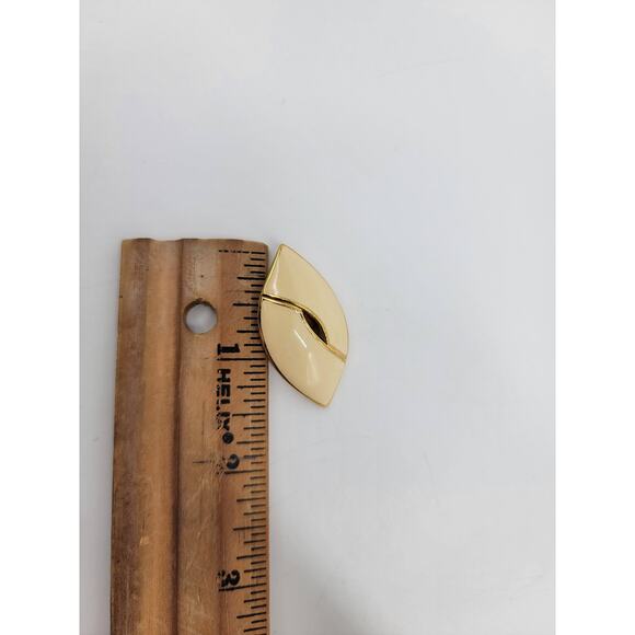 Vintage Trifari Enamel Cream Gold Clip On Earring Set Signed Geometric Shape - Picture 6 of 6